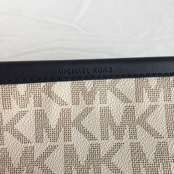 Michael Kors Large Logo Wristlet - Picture 5 of 6